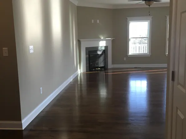 101 Stonewall Jackson Blvd, Staunton, VA 24401
