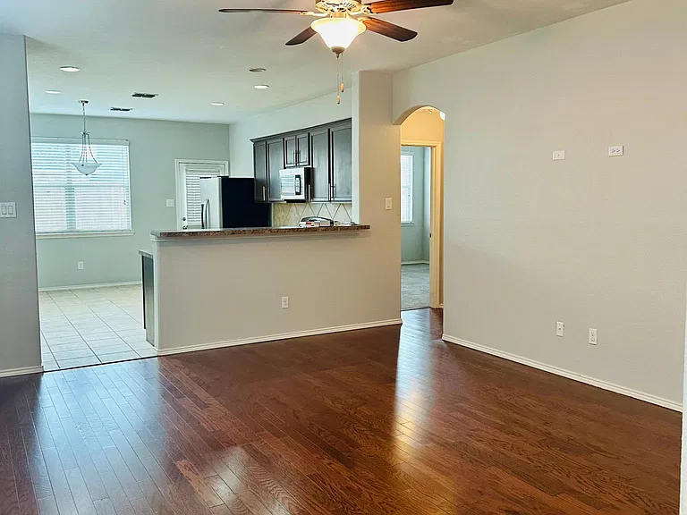 Walden Wood Dr — Photo 2