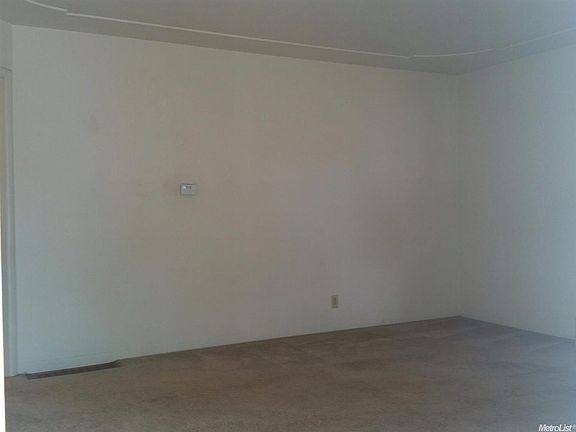 5th image of 1749 De Ovan Ave