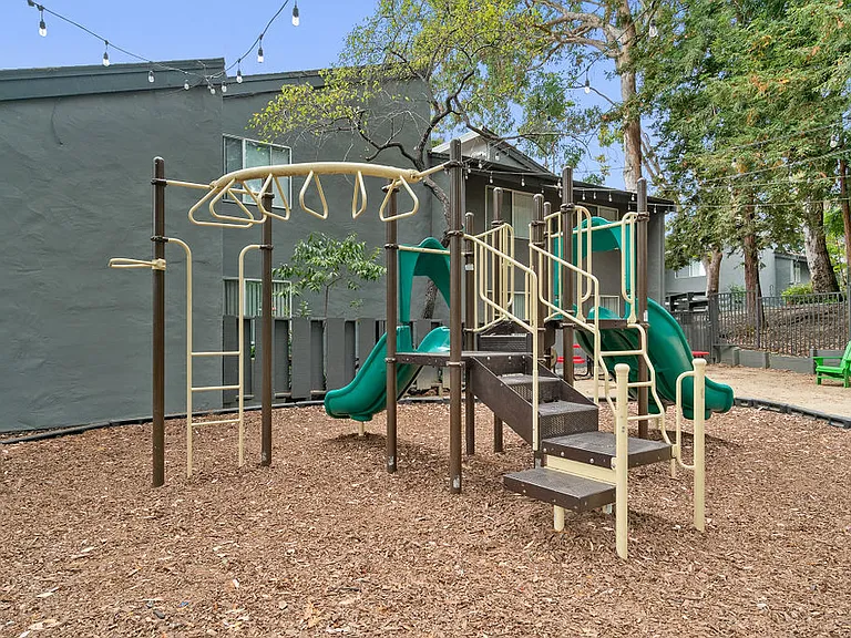 Hidden Creek Apartments — Photo 27
