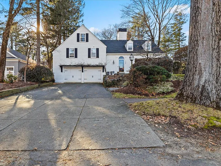 146 Arnold Rd — Photo 1