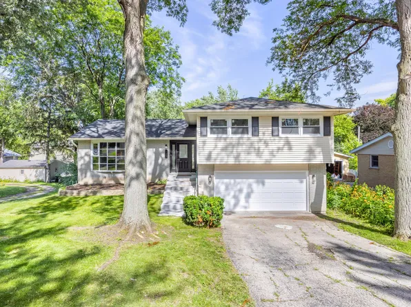 123 Kainer Ave, Barrington, IL 60010