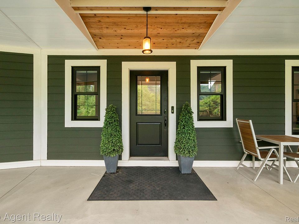 27593 Old Colony St, photo 5