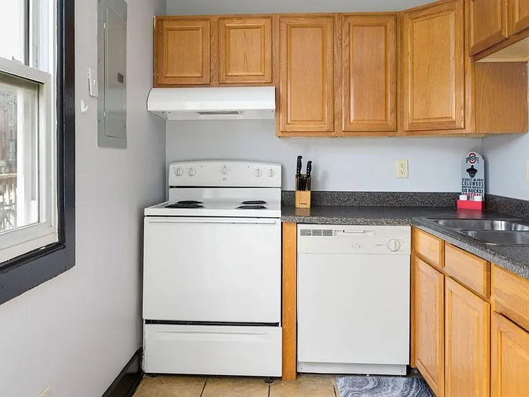 1373 Indianola Ave — Photo 10
