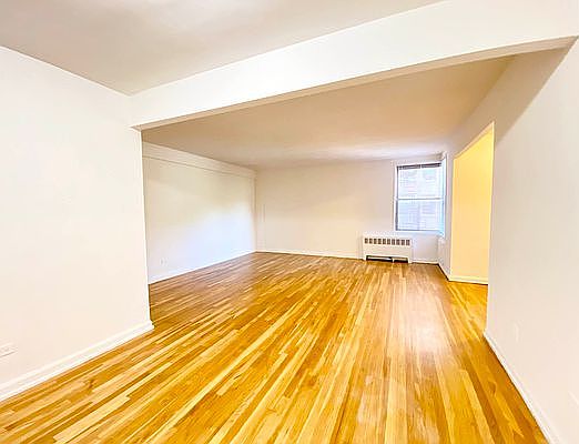 2nd image of 4475 Henry Hudson Pkwy W APT 3C