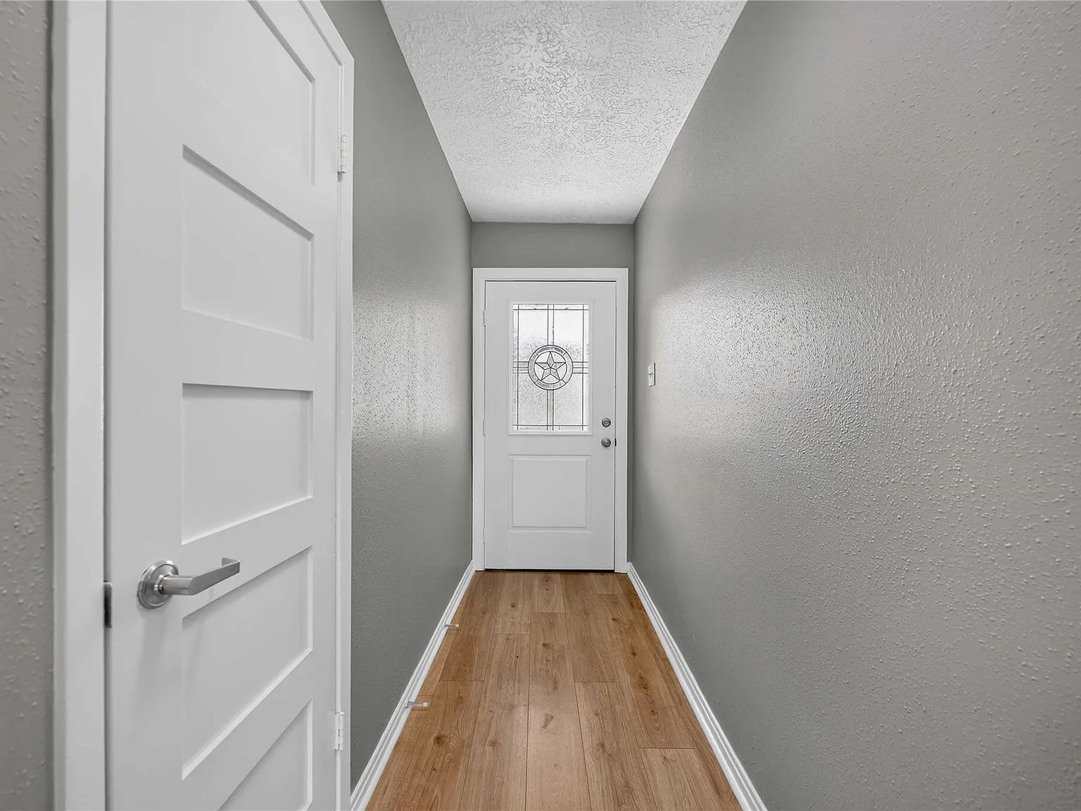 3 bed, 2.0 bath, 1350 sqft, $2,100 — Photo 3