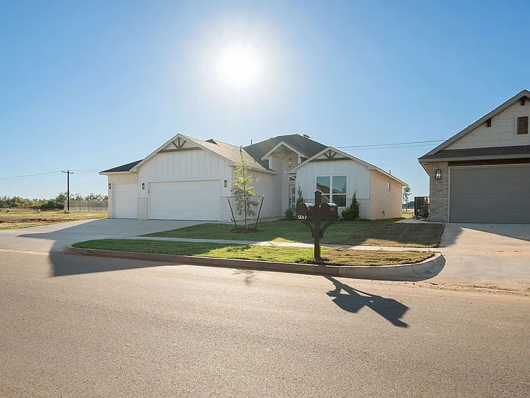 5017 Misty Wood Ln — Photo 2