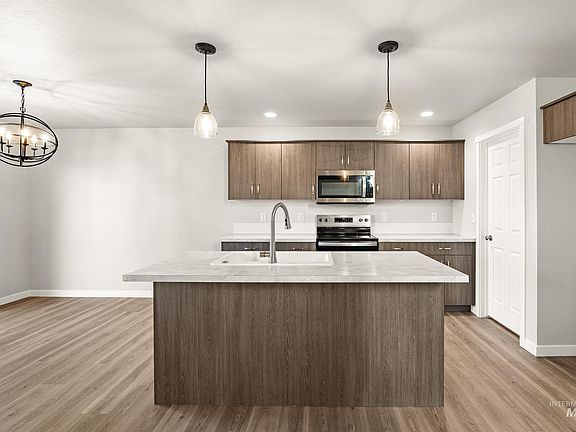 3rd image of 19592 Snowyside Way