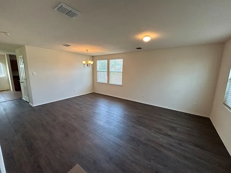 4029 Thoroughbred Trl — Photo 3