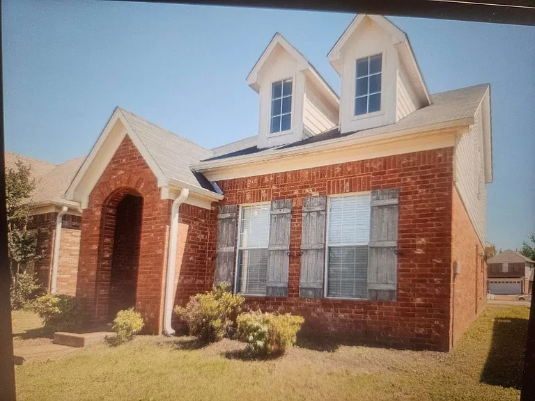 9085 Chimneyrock Blvd — Photo 1