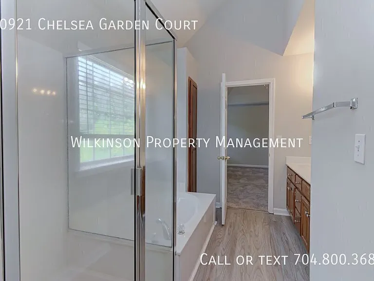 10921 Chelsea Garden Ct — Photo 27