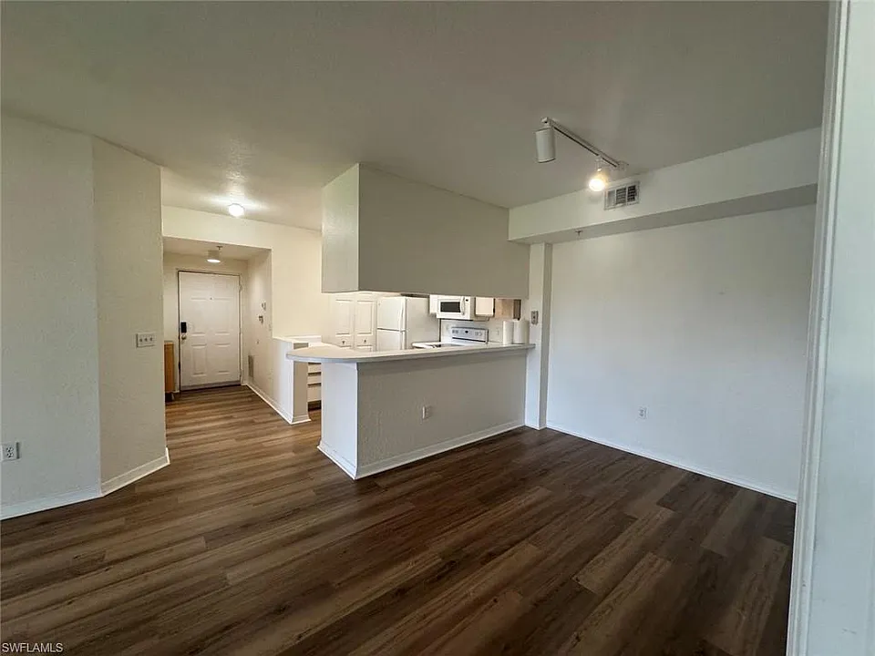 6400 Aragon Way #303