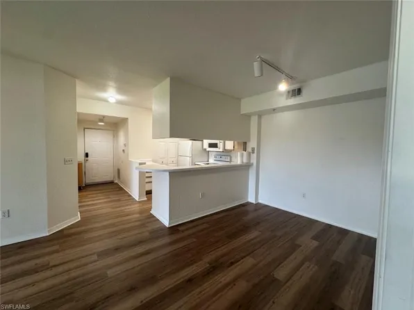 6400 Aragon Way APT 303, Fort Myers, FL 33966