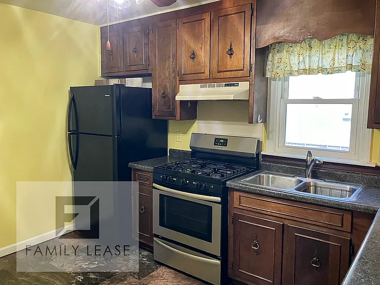 2985 E Division St — Photo 7