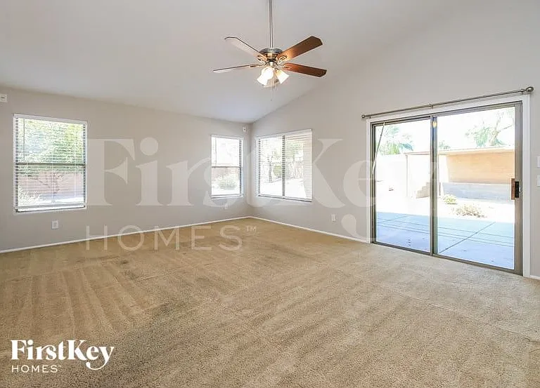 98 E Clairidge Dr — Photo 6