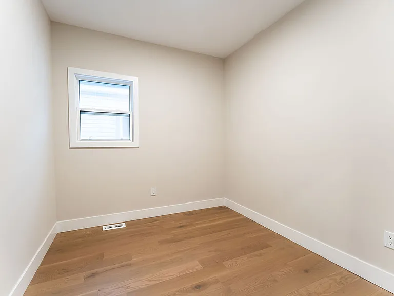 105 Inkerman St — Photo 12