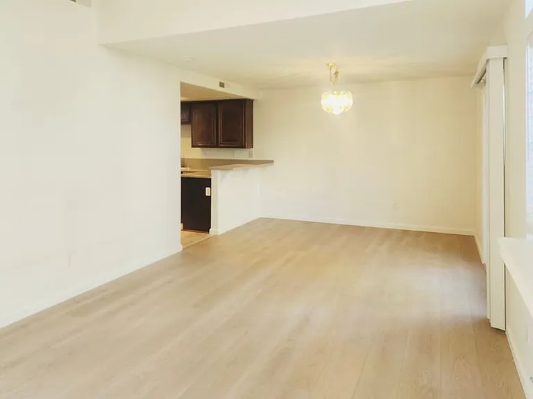 2275 Hawthorne Pl — Photo 8