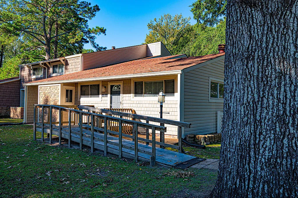 1 Quarterdeck Townes - 1 — Photo 3