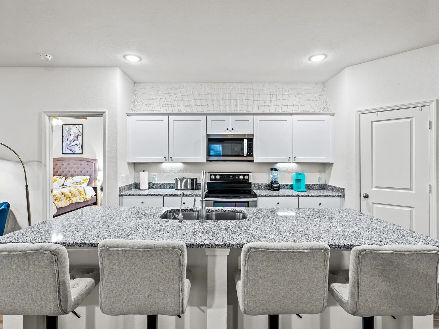 3 bed, 1802 sqft, $5,100 — Photo 4