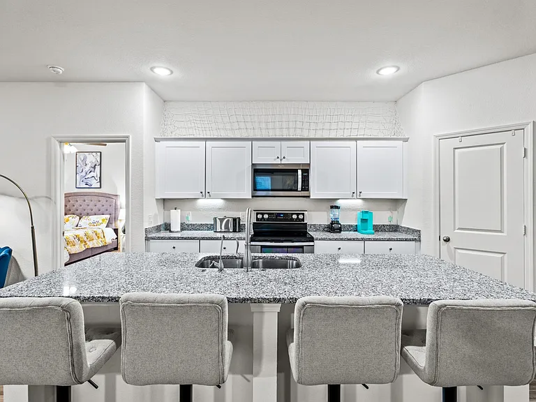 766 Camden Dr — Photo 4