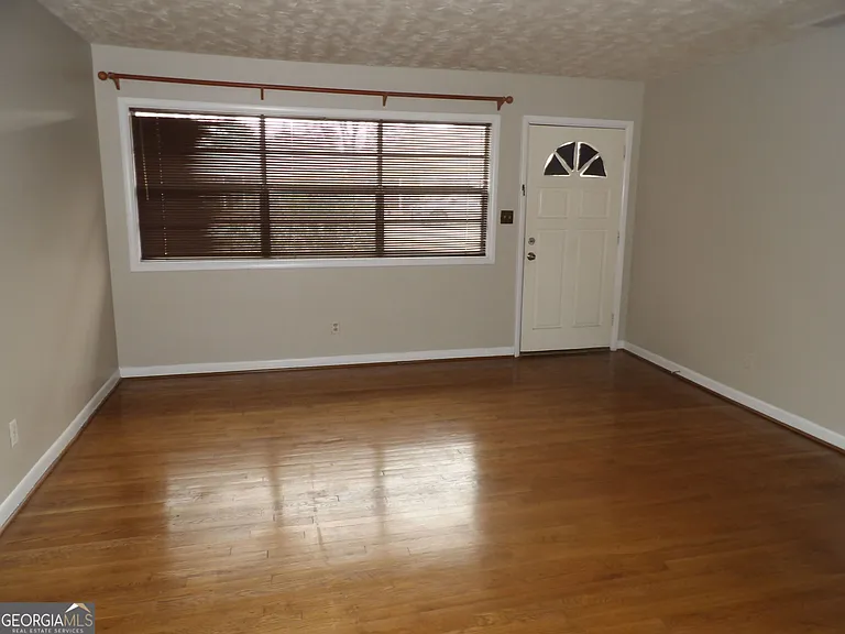 5261 Heather Ln — Photo 2