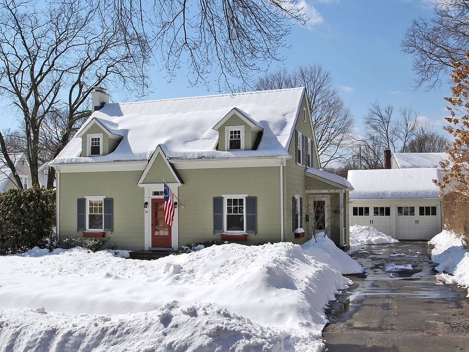 Wonderful Renovated Stratfield Cape on a Desirable Street