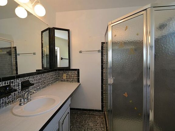 4th image of 5060 SW 10th Ct