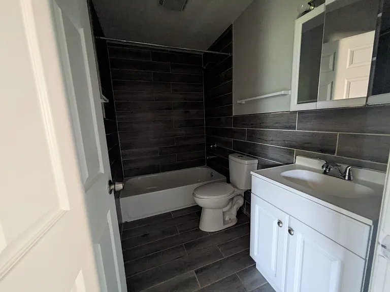 151 Howard Ave #O2L — Photo 3