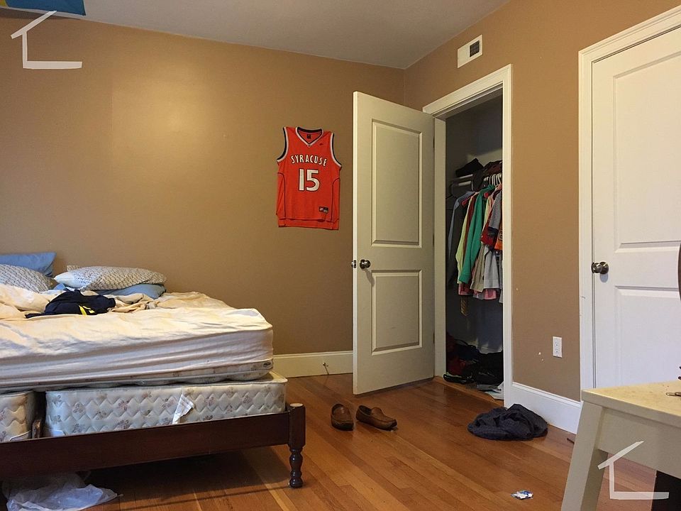 2nd image of 8 Saint Lukes Rd #Jc2