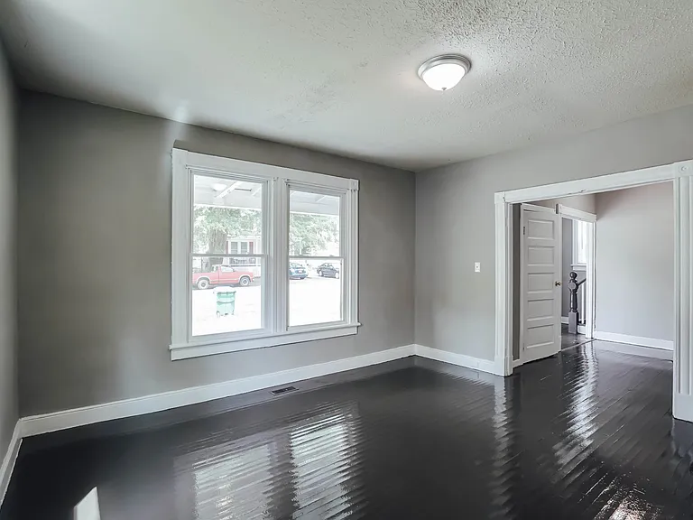 1316 Enfield Ave — Photo 4
