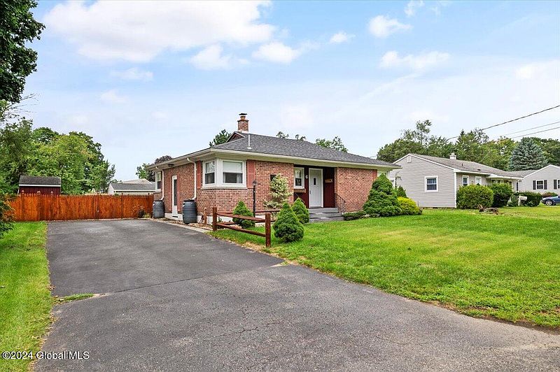 4th image of 6 Cottonwood Place