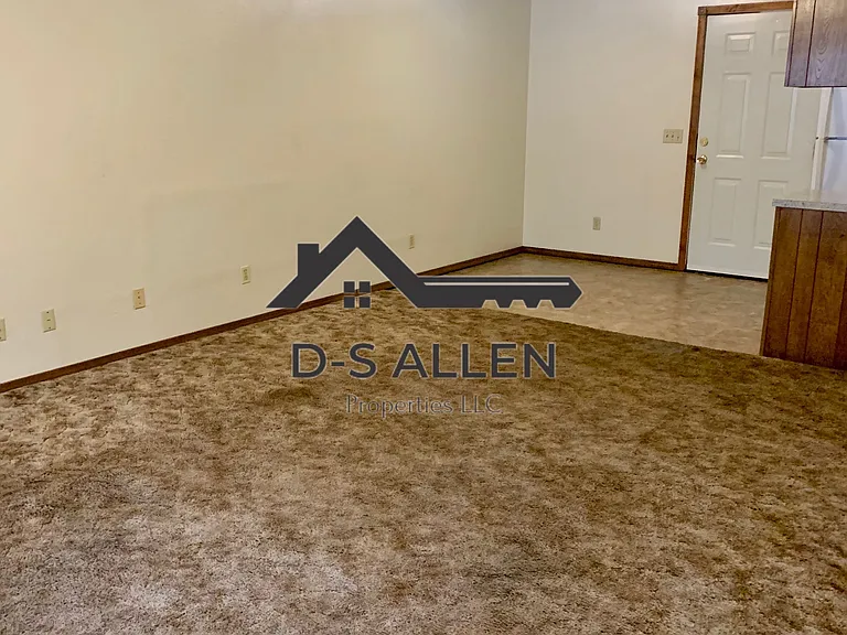 512 W Idaho Ave — Photo 5