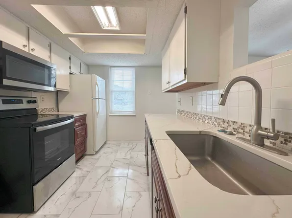 11004 NW Player Dr, Kansas City, MO 64152