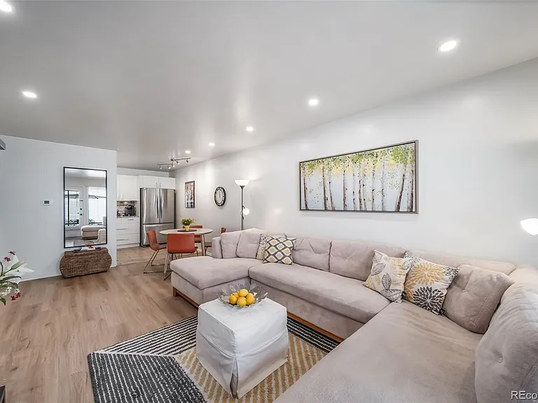 532 N Clayton St — Photo 10