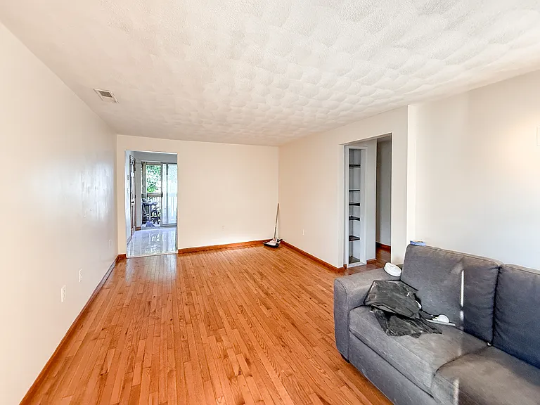 202 Bremen St #3 — Photo 2