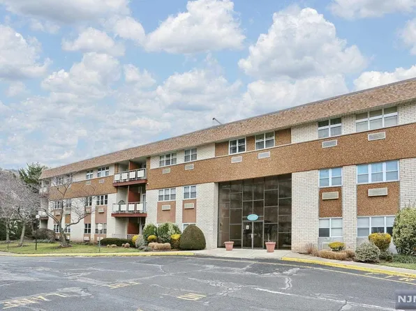 1111 River Rd APT E12, Edgewater, NJ 07020
