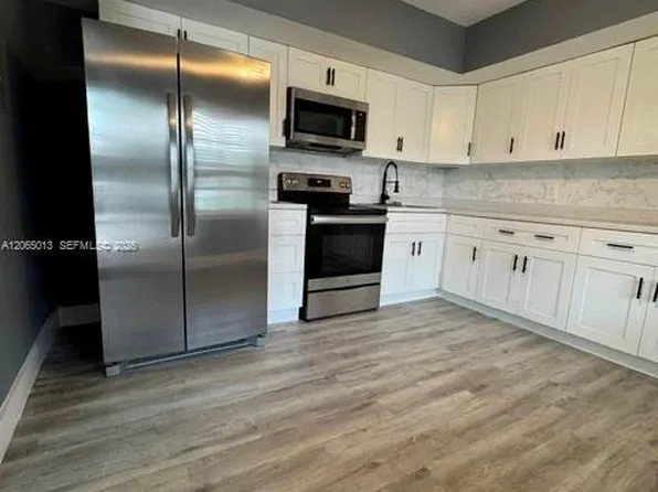 820 SE 12th St #1, Fort Lauderdale, FL 33316