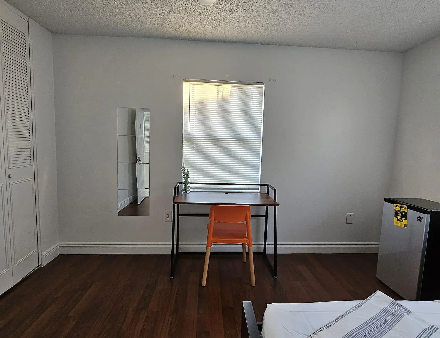 4 bed, 1.0 bath, 1346 sqft, $905 — Photo 3