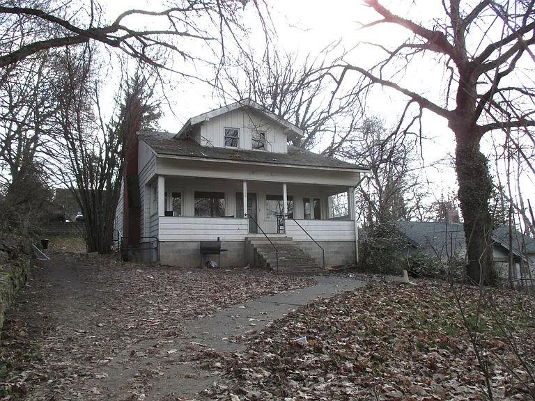 1000-1002 NE Maple St #1000 — Photo 1