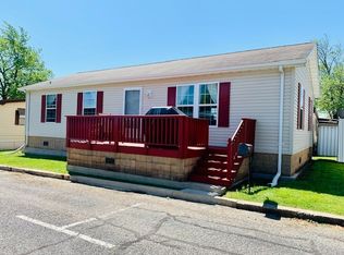 33 Elm Ln, La Grange, IL 60525