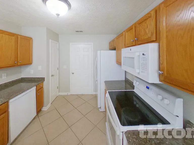 3013 Weybridge Dr — Photo 5