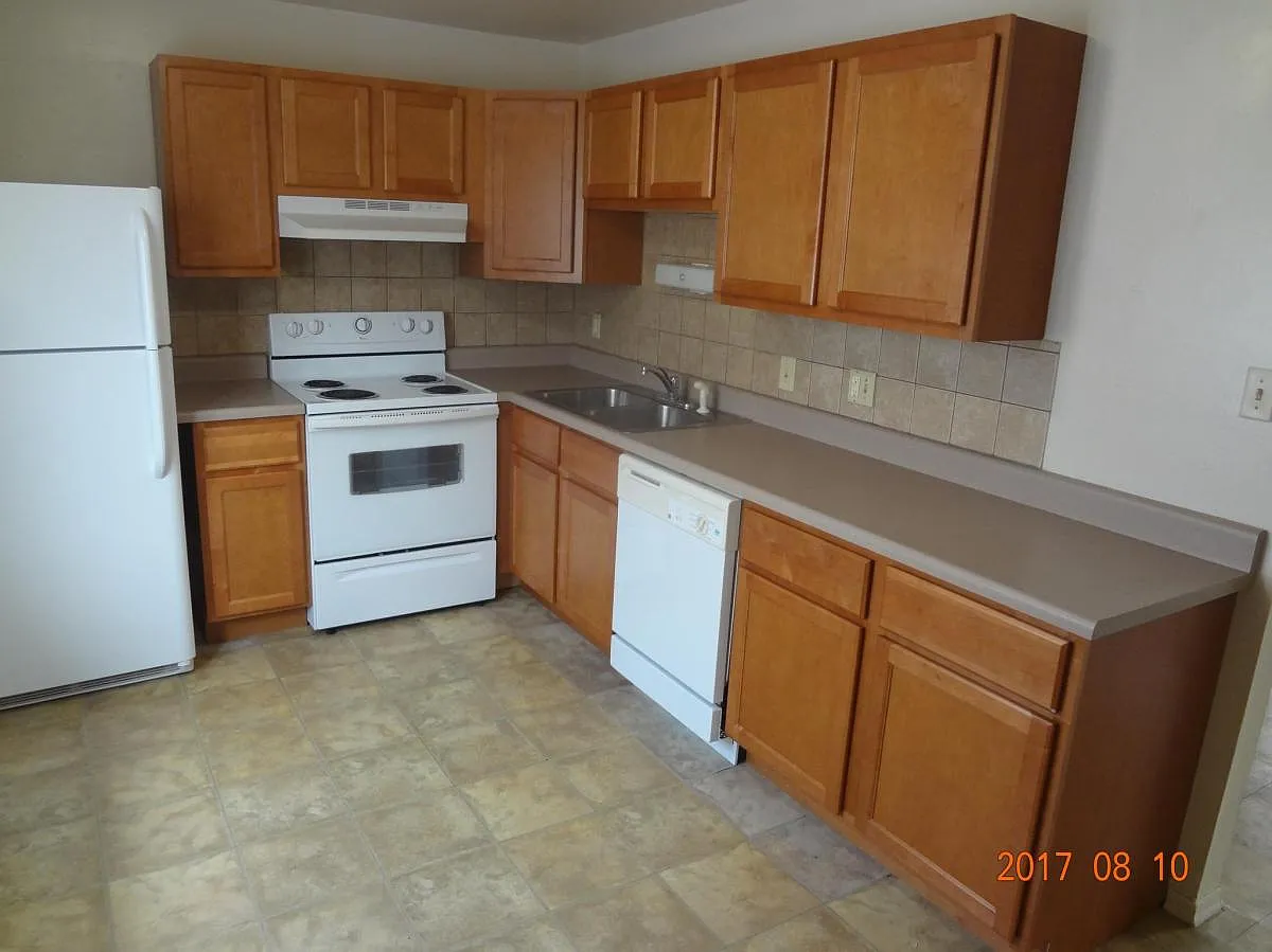 Building 2 E. Rock Creek Road - 11 — Photo 4