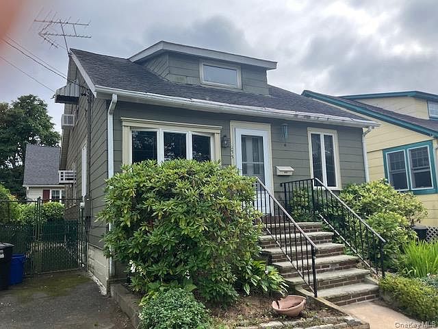 2nd image of 233 8th Avenue