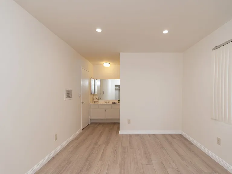1007Lomi — Photo 9