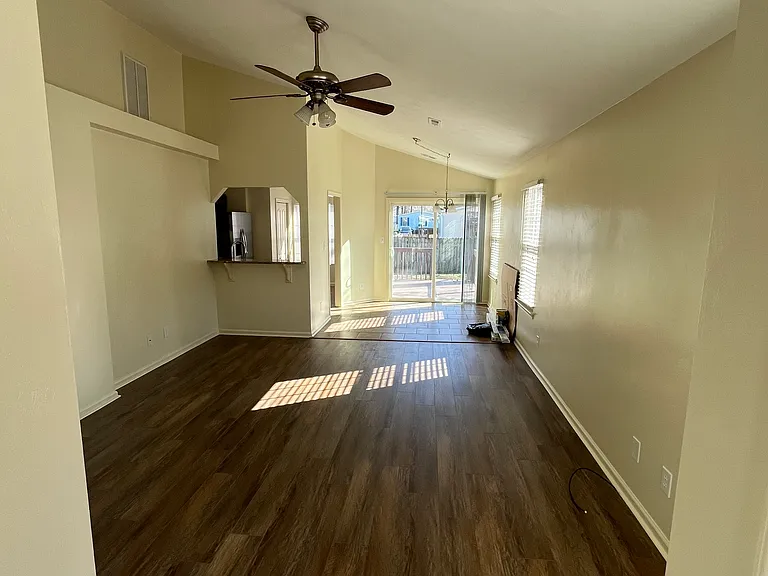228 Abingdon Cir — Photo 7