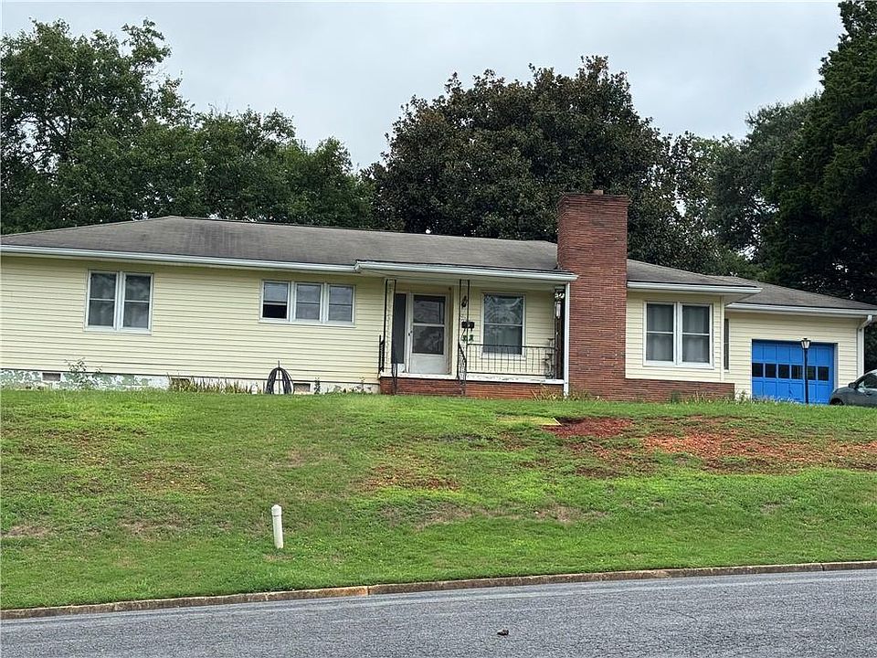 1st image of 7 Hillcrest Ave NE