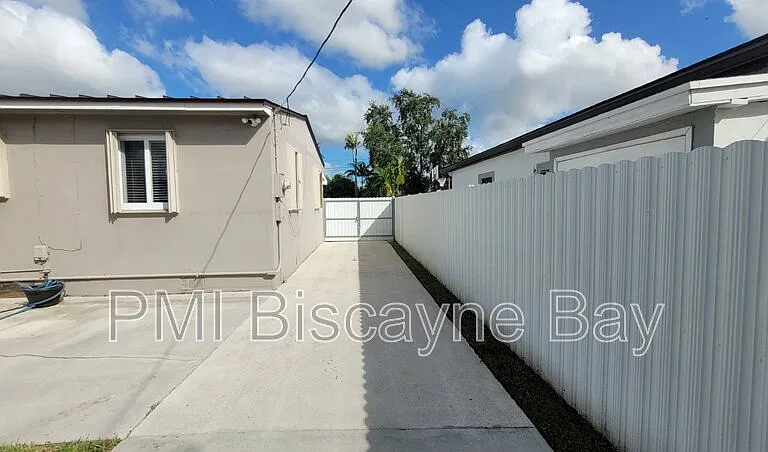 7380 SW 35th St — Photo 26