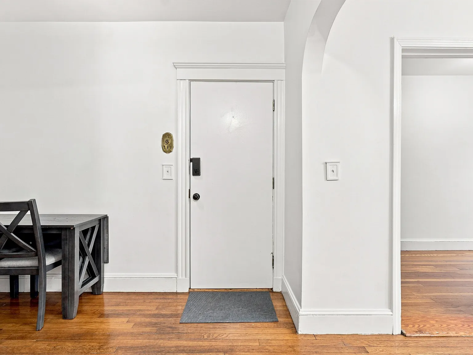 2 bed, 750 sqft, $2,400 — Photo 4