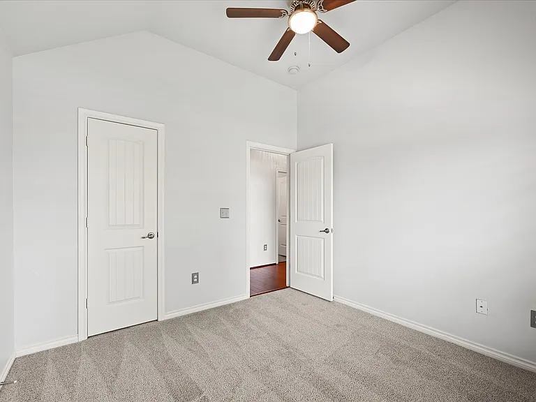 8725 Pikes Peak Rd — Photo 46