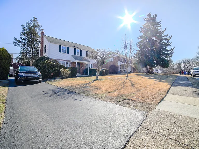 213 Heatherwood Rd — Photo 3